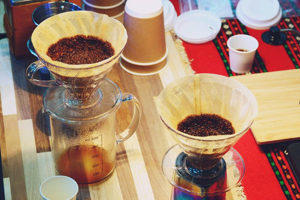 Кофе капельница чайник для ручной капельной кофе закрыть
 - Фото, изображение