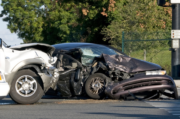 nehoda dvou vozidel - Fotografie, Obrázek