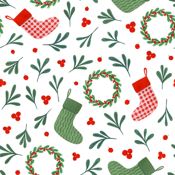 χαριτωμένο αομοιόμορφη σχέδιο για διακόσμηση διακοπών, ύφασμα, συσκευασία. Χριστουγεννιάτικη διακόσμηση, κάλτσες, στεφάνια με φυτά και μούρα σε λευκό φόντο - Φωτογραφία, εικόνα