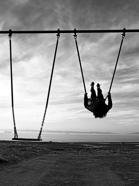 Fille sur un swing - Photo, image