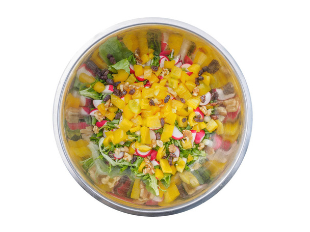 Овощной салат в миске для смешивания
 - Фото, изображение