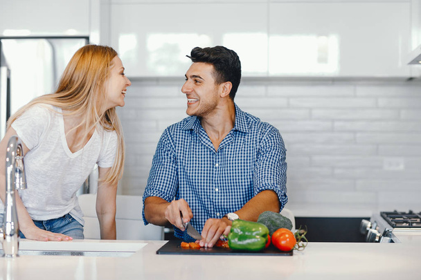 couple at home in a kitchen - Foto, Imagen