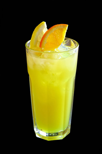 Glass of kiwi and lemon lemonade isolated on black - Foto, Imagen