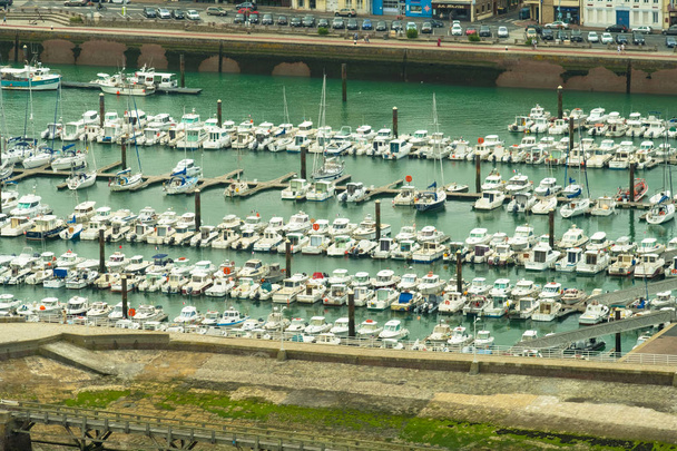 Vista aérea al puerto deportivo - Fecamp, Normandía, Francia
 - Foto, imagen