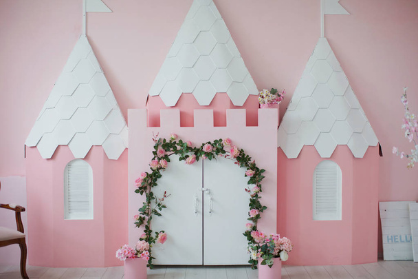 leikkihuone vaaleanpunainen linna koristelu
 - Valokuva, kuva