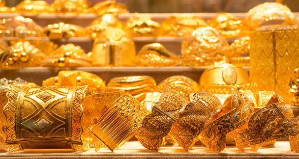 Zlaté řetízky & náramek šperky ozdoby záběr od dubai gold souk - Fotografie, Obrázek