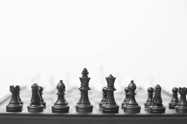 Крупним планом шахові фігури на борту
 - Фото, зображення