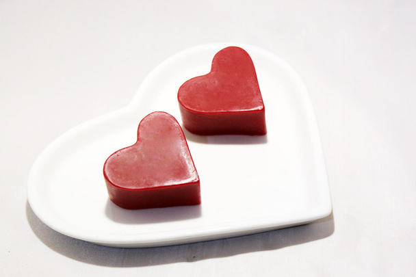 romantiek harten in de sneeuw, symbool van de dag van de Valentijnskaart - Foto, afbeelding