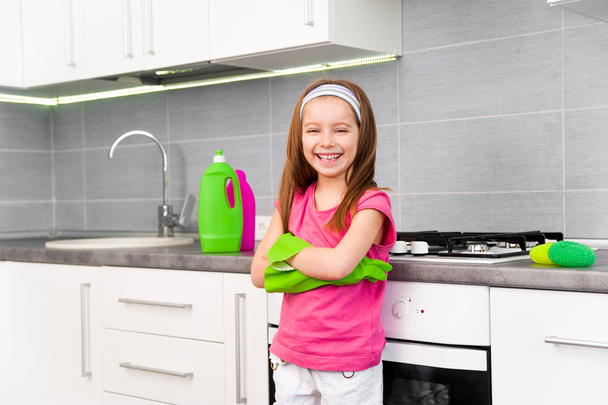 girl make cleaning in the kitchen - Fotoğraf, Görsel