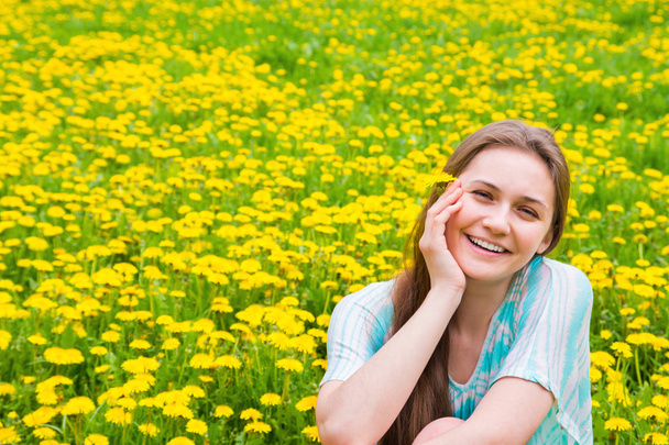 Happy woman in summer park - Foto, Imagem
