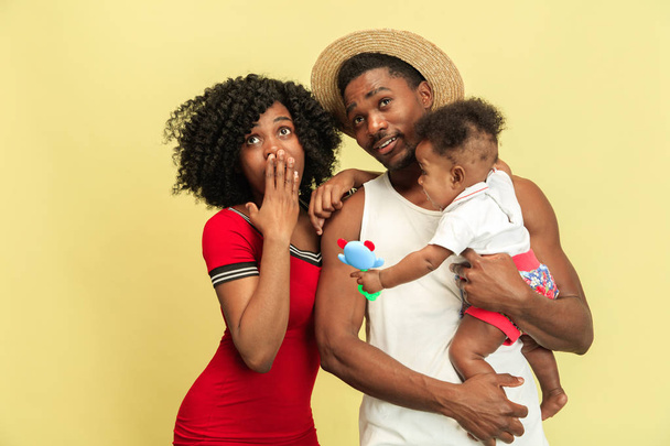 Happy african family at studio - Valokuva, kuva
