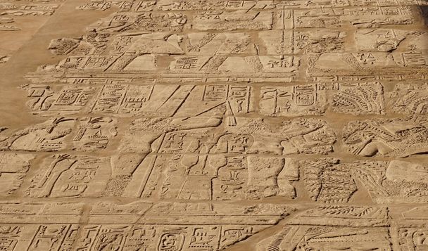 hieroglifa textúra Egyiptomból Karnak - Fotó, kép