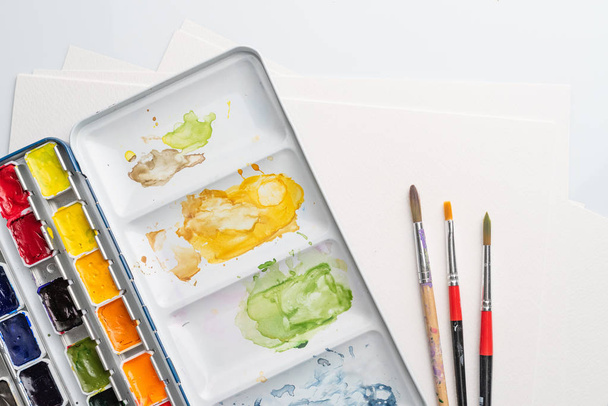 Stained paintbox with brushes - Photo, Image