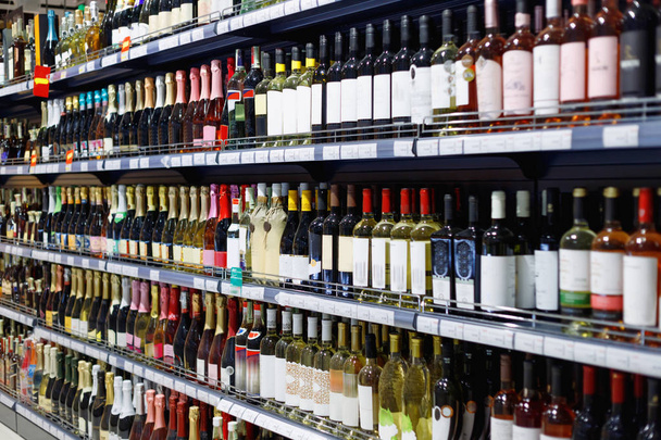 Shelves with variety of alcohol for sale in the supermarket - Фото, зображення