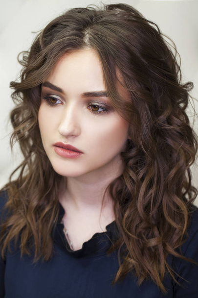 Make up beauty. Close up beautiful brunette fashion girl - Valokuva, kuva