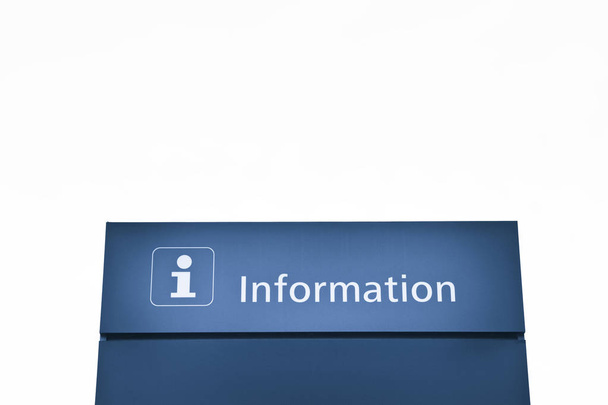 Синий информационный знак на белом фоне - концептуальное изображение
 - Фото, изображение
