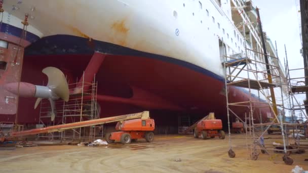 Feeport, Grand Bahama - MAR 13, 2019: Ship in drydock propeller serving machines in port - Кадри, відео