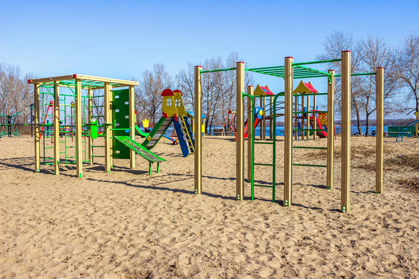 スポーツジム、ドニエプル, ウクライナの都市のビーチに子供の遊び場 - 写真・画像