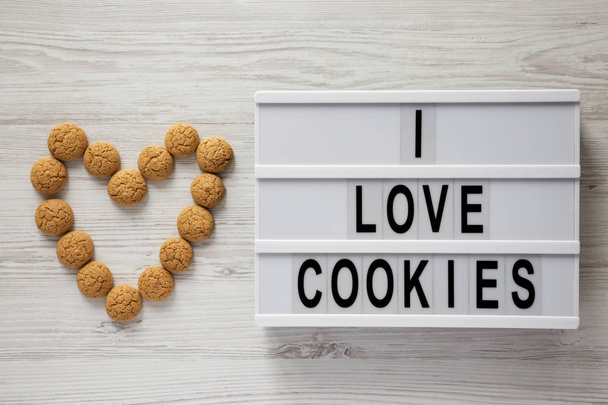 Bademli kurabiyeleri ve "Tanımlama bilgilerini seviyorum" sözcükleri, ove ile modern yönetim kurulu - Fotoğraf, Görsel