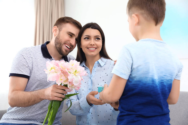 Father and son congratulating mom at home. Happy Mother's Day - Фото, зображення