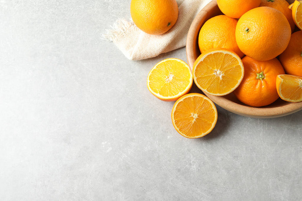 Flat lay composition with ripe oranges and space for text on light background - Fotografie, Obrázek