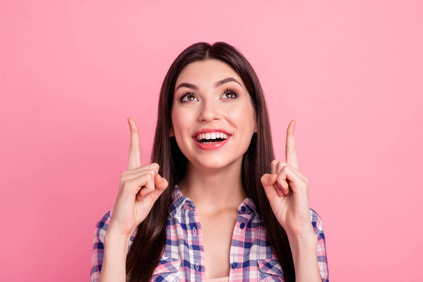 Close up photo of cute funny amazed millennial lady impressed by discounts isolated shopping suggesting selecting picking items ads advising dressed in checked casual clothing on pink background - Foto, immagini
