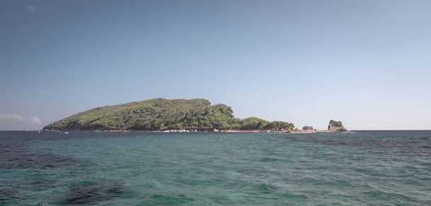 Boottocht langs de kust van Budva in Montenegro - Foto, afbeelding