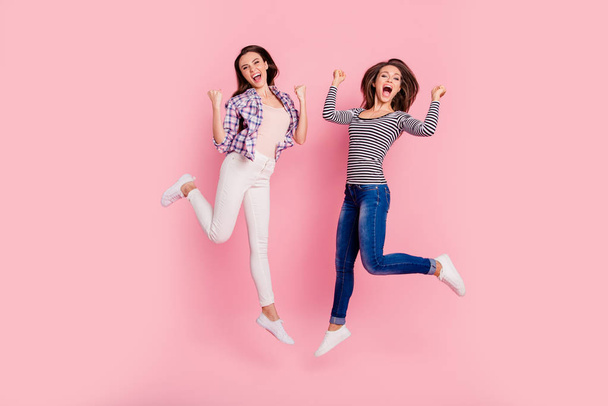 Full length body size view photo of childish playful careless ladies fooling isolated funny funky hipsters wearing jeans shirts on rose-colored background - Foto, Imagen
