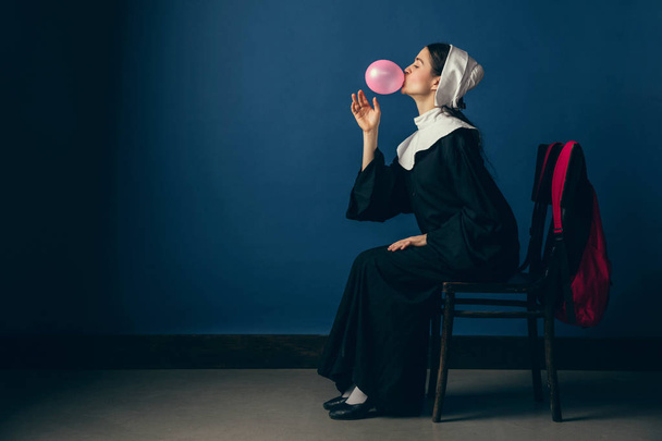 Medieval young woman as a nun - Фото, зображення