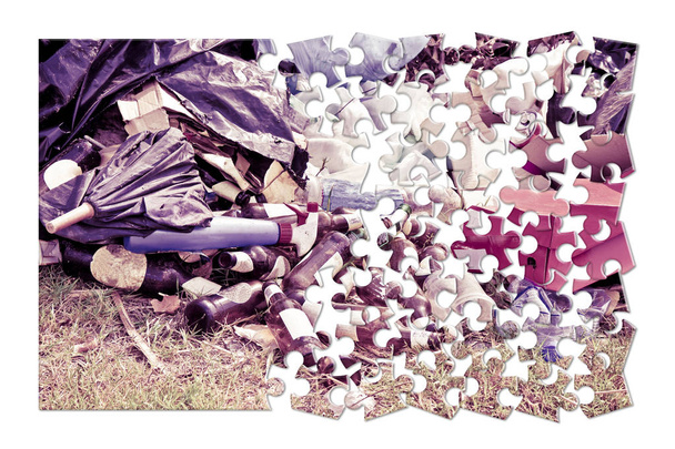 Illegale dumping in de natuur - concept afbeelding in puzzel s - Foto, afbeelding