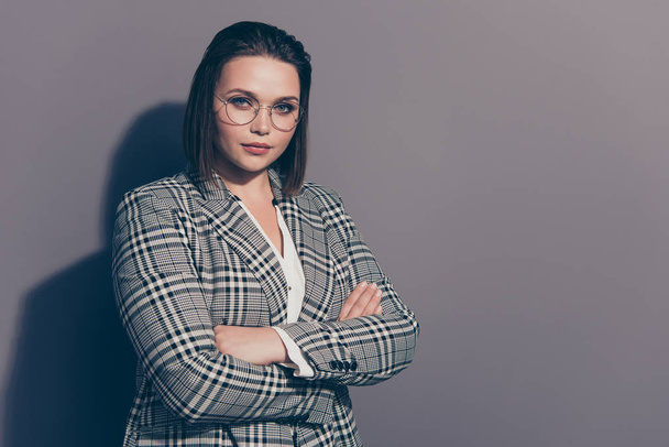 Portrait of her she nice-looking lovely beautiful attractive classy chic candid lady wearing checked blazer folded arms day everyday career growth isolated over gray pastel background - Foto, afbeelding