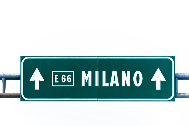 Autobahnschild nach milano, italien - Foto, Bild
