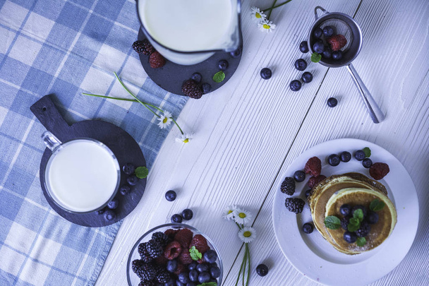 Delicious homemade pancakes with berries and milk - Fotoğraf, Görsel