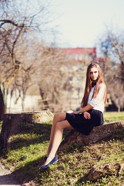 Beautiful girl sitting - Foto, imagen