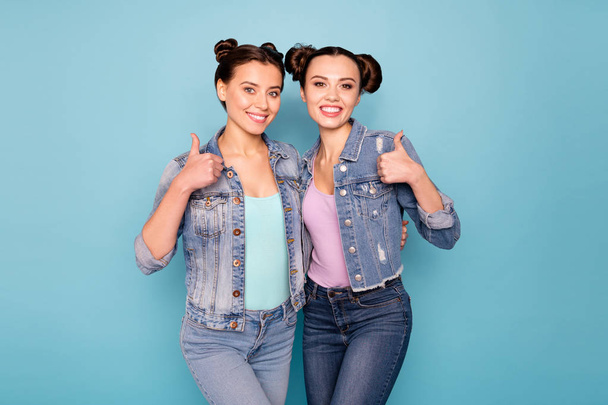 Portrait of cute funny hipsters having free time holidays weekends raising forefinger giving information choosing advise recommend ads solutions casual denim clothing isolated pastel background - Foto, Imagem