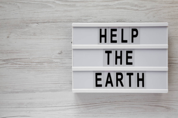 木製の白い背景の上のライト ボックスに '地球を救う' 言葉, - 写真・画像