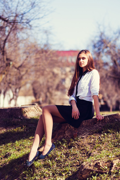 Beautiful girl sitting - Valokuva, kuva