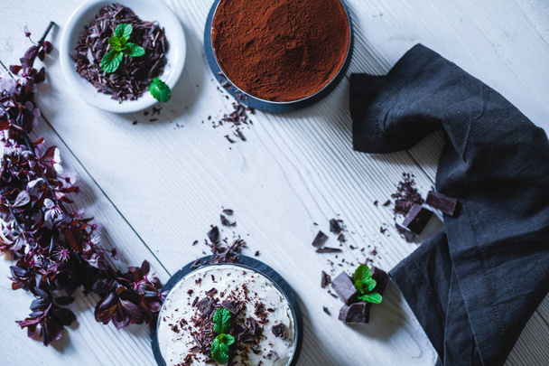 Delicious homemade chocolate cheesecake with cocoa and mint - 写真・画像