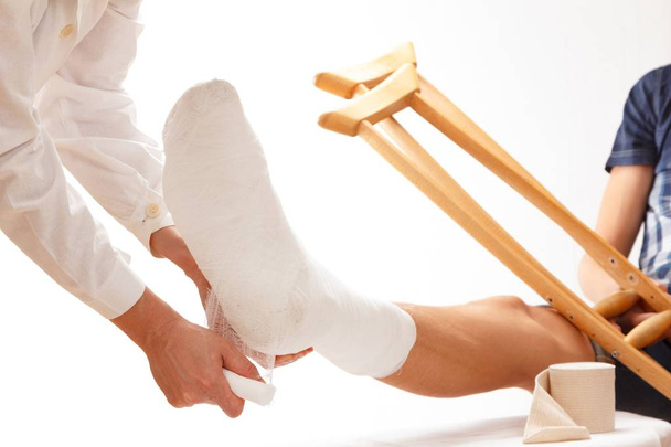 Doctor broken leg health care,  woman. - Foto, Imagen