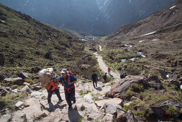 Annapurna, Nepal, circa may 2017: People trekking on Annapurna sanctuary trek in Nepal Himalaya - Фото, изображение