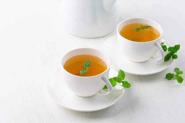 filiżanka herbaty ziołowej, białe tło - Zdjęcie, obraz