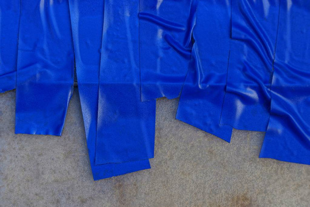 texture rayée en plastique bleu de ruban électrique sur plastique gris
 - Photo, image
