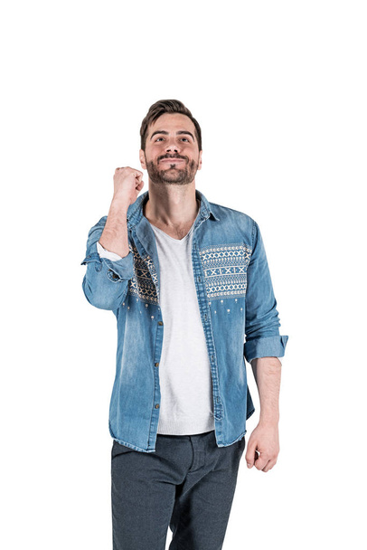 Homem de barba bonito mostrando gesto SIM. Isolado em branco backgr
 - Foto, Imagem