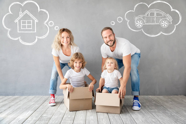 Family New Home Moving Day House Concept - Foto, Imagem