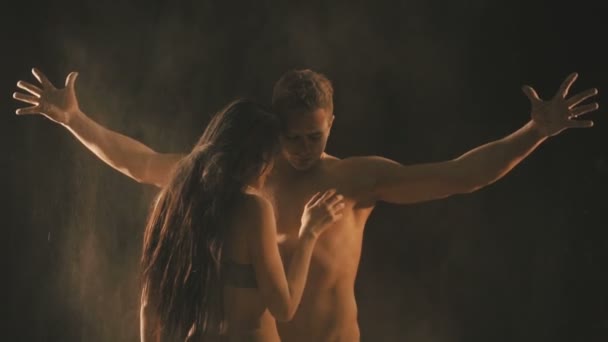 Beautiful couple in flour particles - Footage, Video