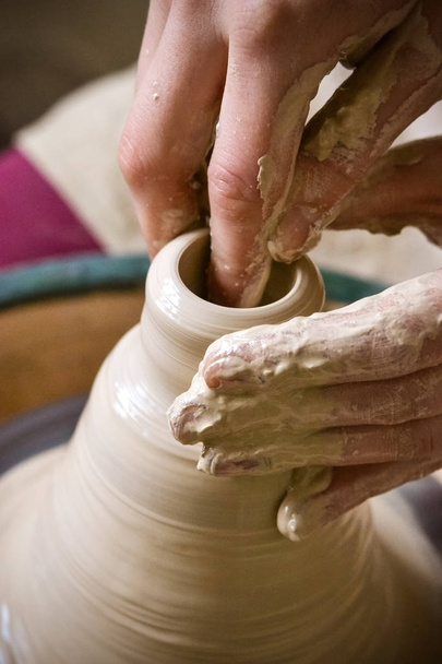 Criar um vaso de argila - Foto, Imagem