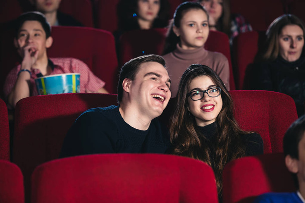 A couple in love in a movie theater - Foto, immagini