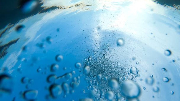 Cena subaquática com bolhas de ar Subaquático, Natural Under Water cena
 - Foto, Imagem