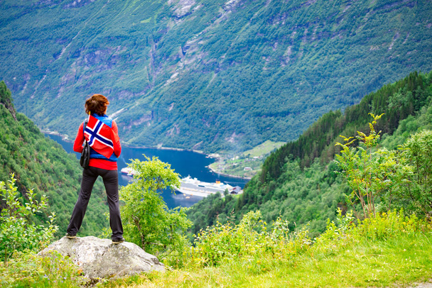 Tourist over Geirangerfjord with norwegian flag - Fotografie, Obrázek