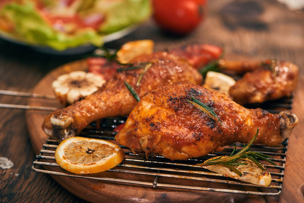 Grilled bbq chicken with fresh herbs and tomatoes - Photo, Image